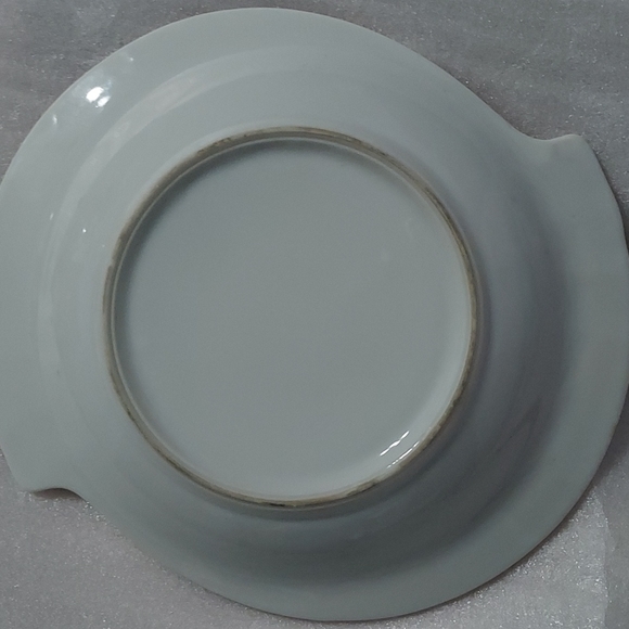 Vintage Porcelain Lusterware Rose Flower Ashtray,6 inches Wide. Trimmed in Gold - Picture 3 of 3